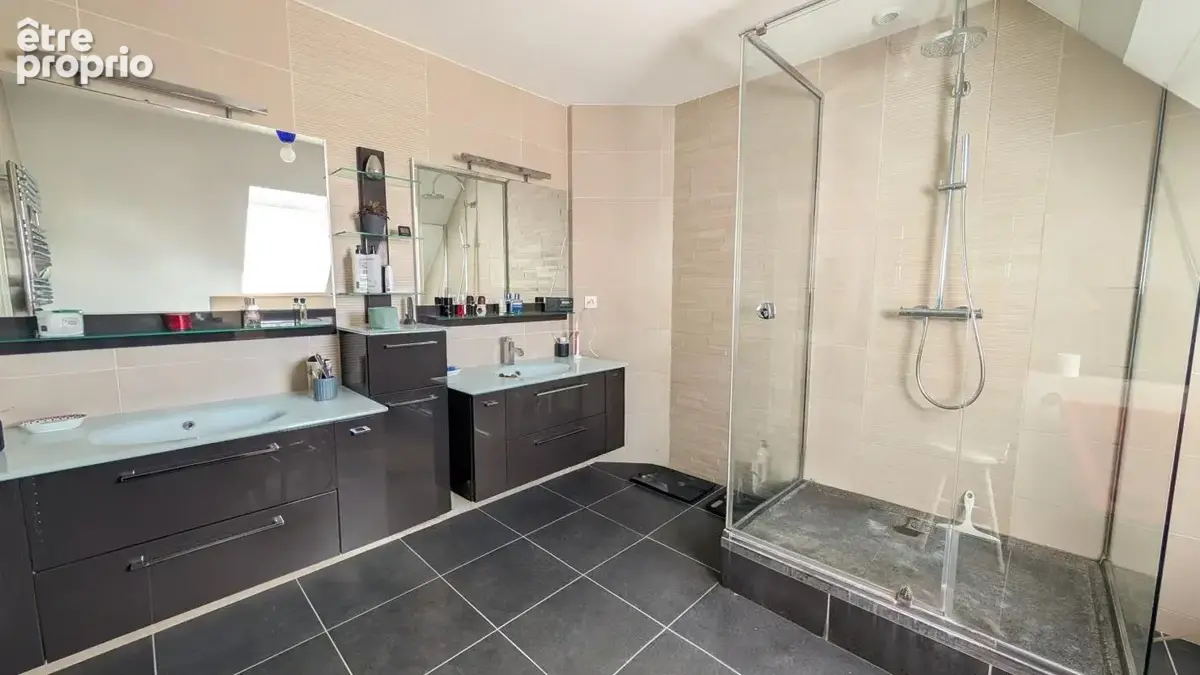 Maison d’architecte de 223 m² avec jardin et garage - photo 8