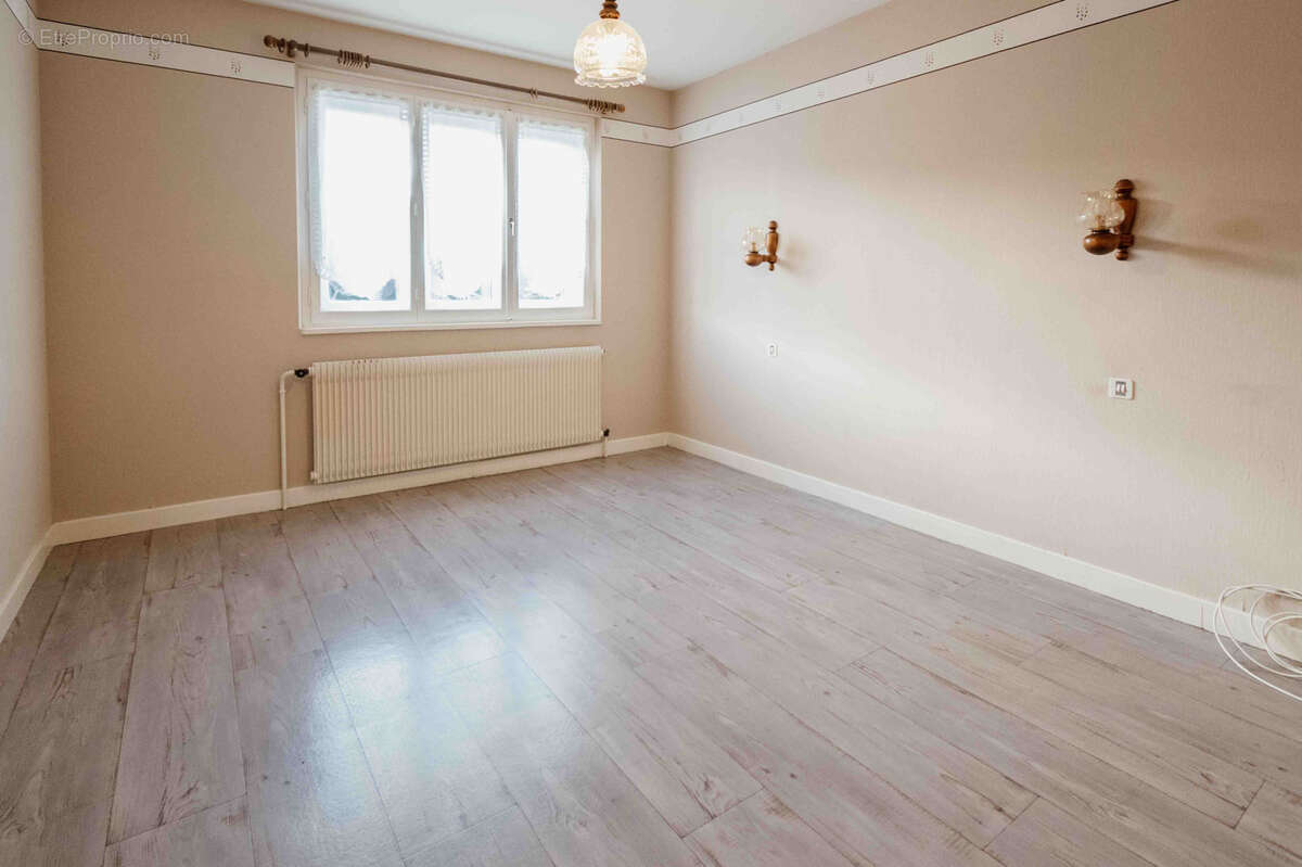 Maison à LA LONGEVILLE