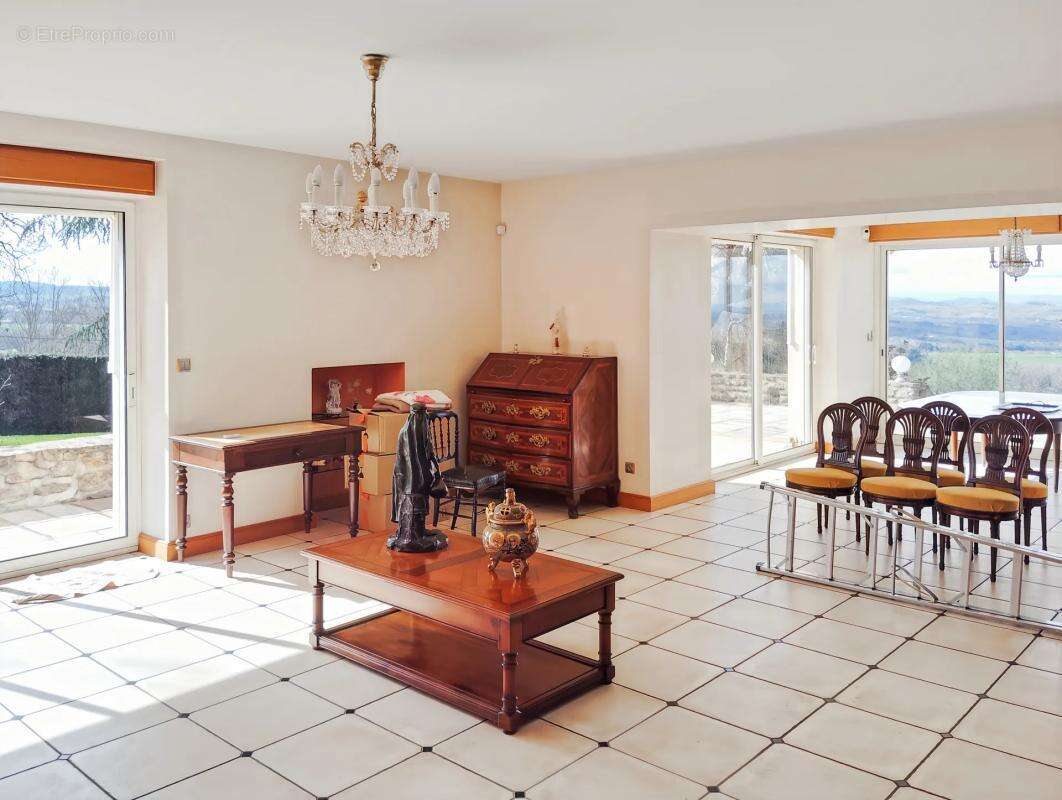 Maison à AUGEROLLES