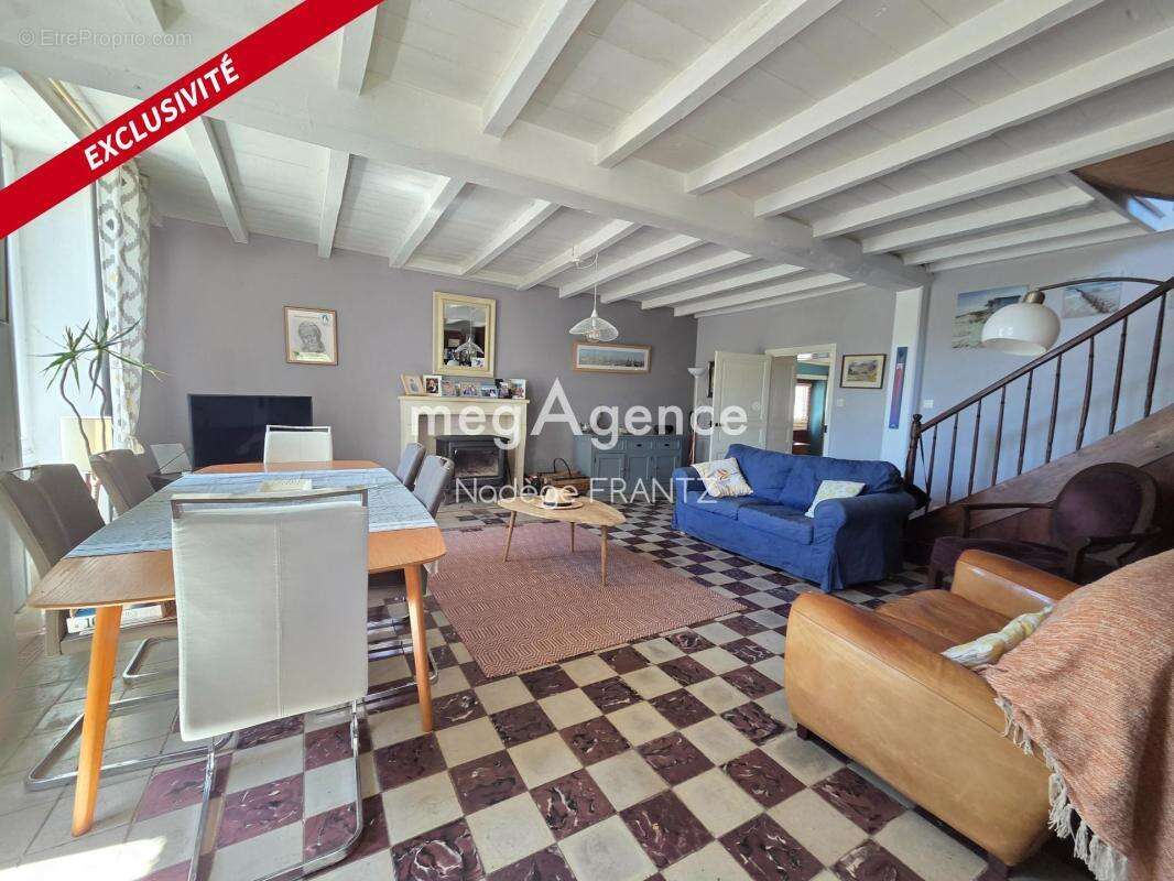 Propriété avec maison, 2 gîtes, 2 piscines et dépendance - Saint-Loup (17380) - photo 2