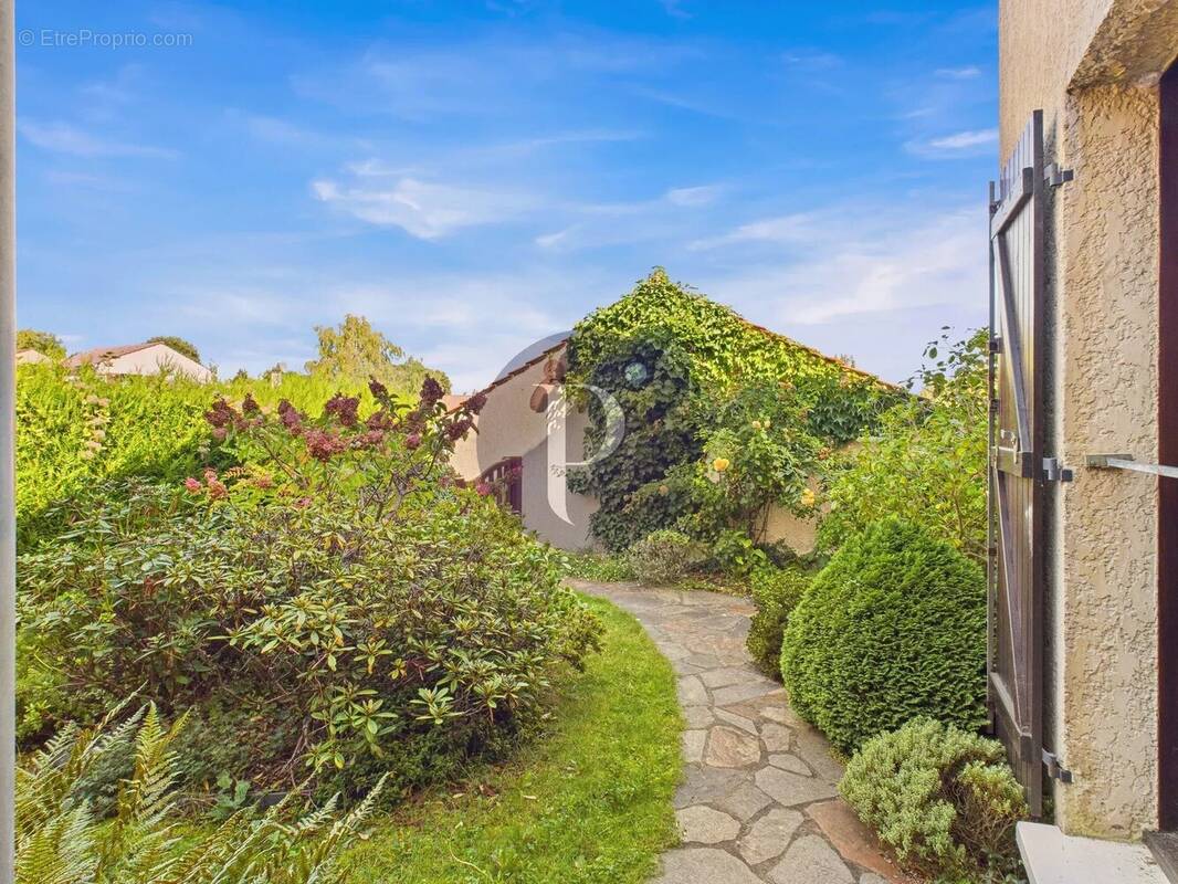 Maison à VERRIERES-LE-BUISSON