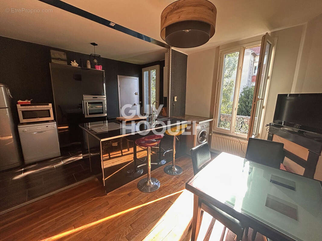 Appartement à LES PAVILLONS-SOUS-BOIS