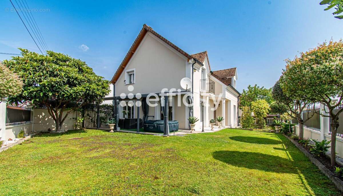 Maison à VIGNEUX-SUR-SEINE