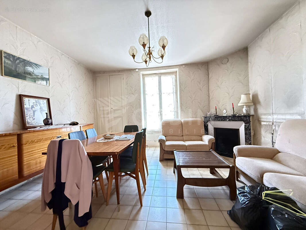 Ensemble immobilier composé de deux maisons d'habitation : Maison Bonny Sur Loire 5 pièce(s) 92 m² - photo 3