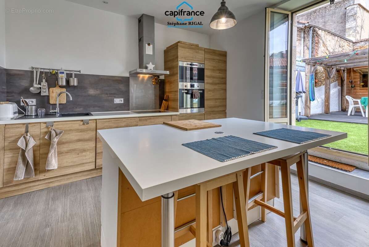 Dpt Lot et Garonne (47), à vendre FUMEL maison de ville P6 de 130 m² - Parcelle de 135m² - photo 5