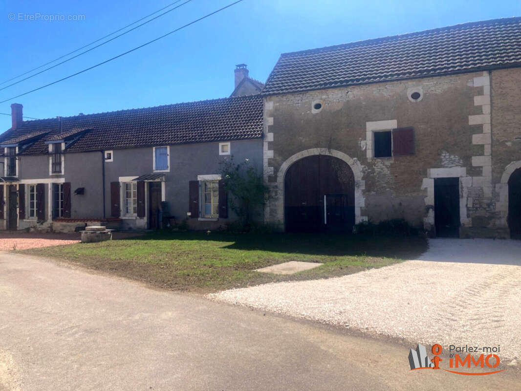 Maison à SOUGERES-EN-PUISAYE