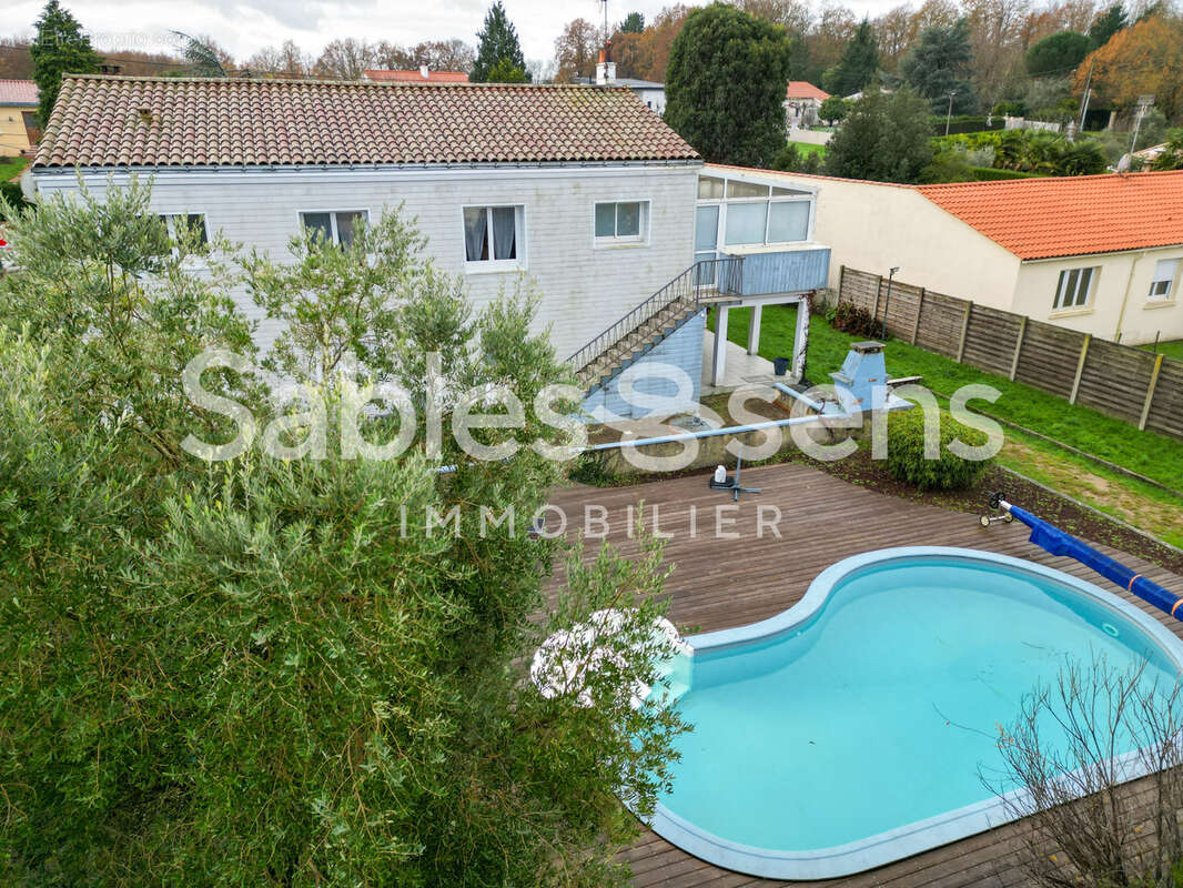 Maison à LES CLOUZEAUX