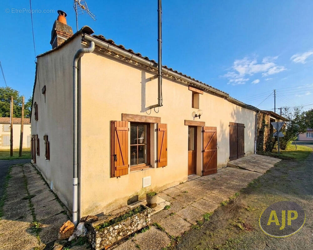 Maison à MONTAIGU