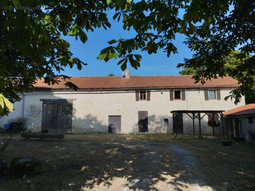 Maison à CHEF-BOUTONNE