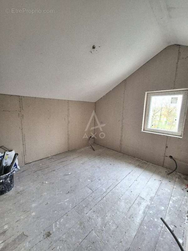 Maison à LONGUE-JUMELLES