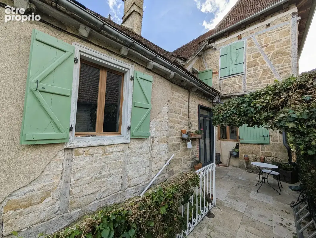 Maison en pierre rénovée avec jardin - photo 2