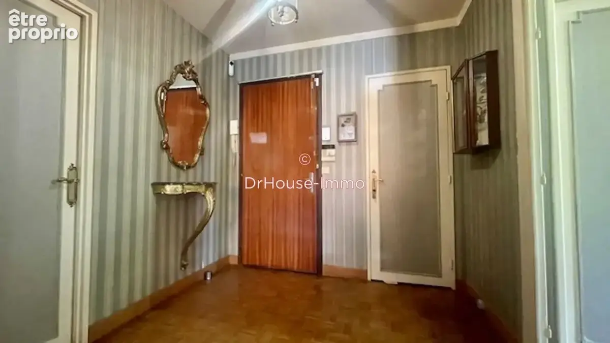 Appartement 5 pièces 109 m² à vendre à Le Raincy (93340) - photo 2