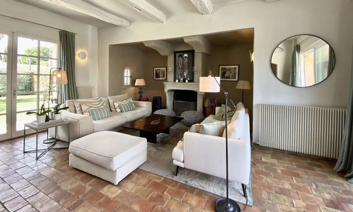 Maison à MANDELIEU-LA-NAPOULE