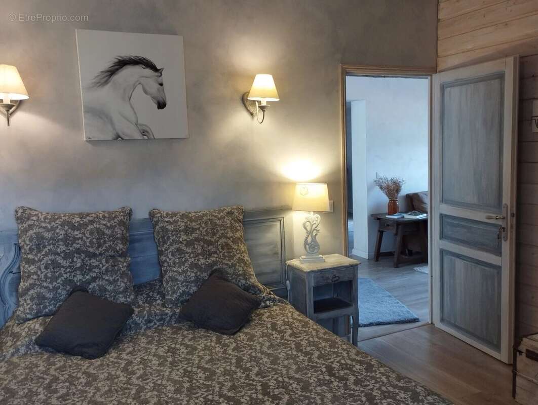 Appartement à COURSEGOULES