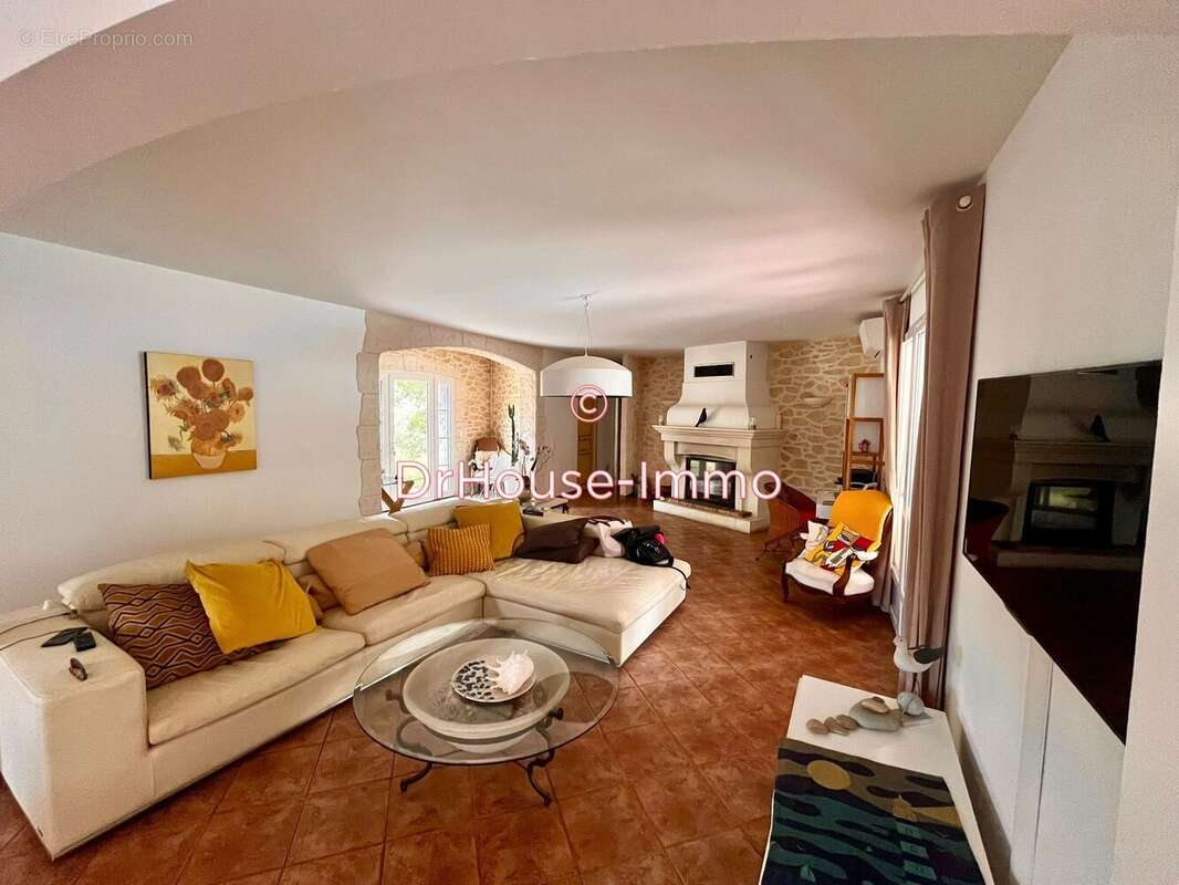 Maison à LE REVEST-LES-EAUX