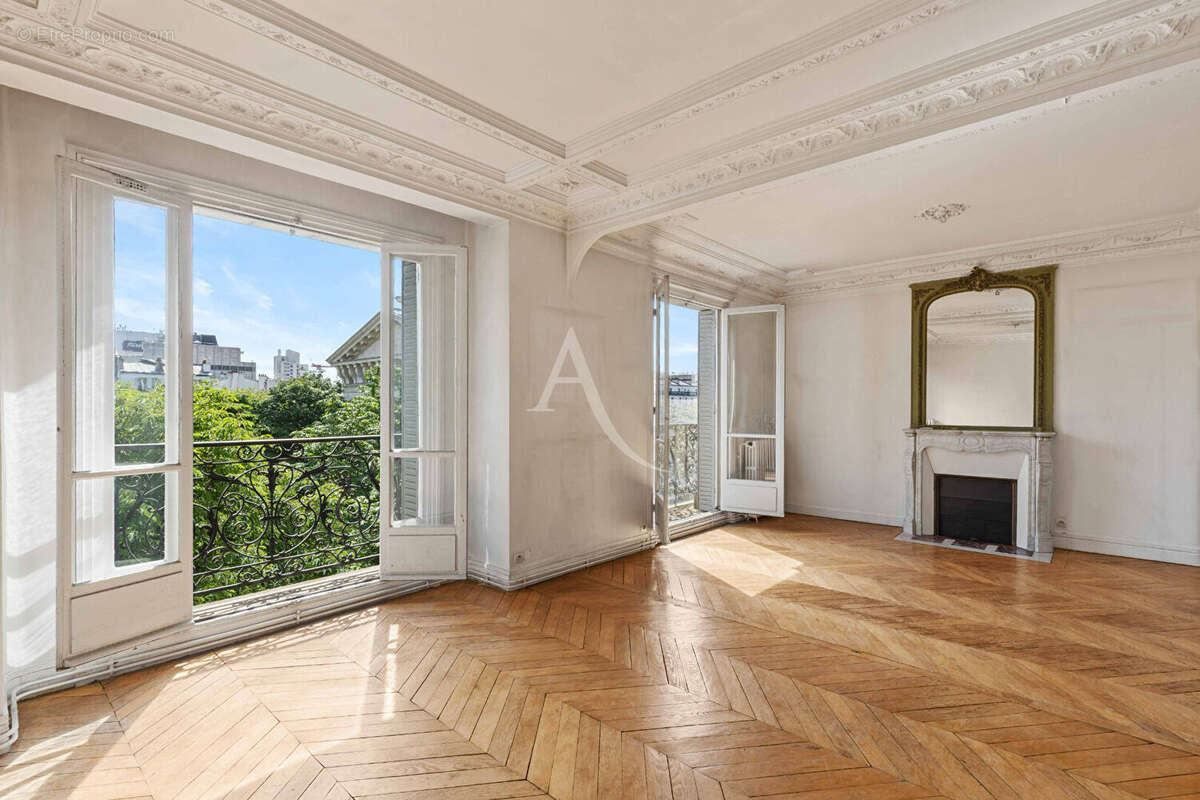 Appartement à PARIS-11E