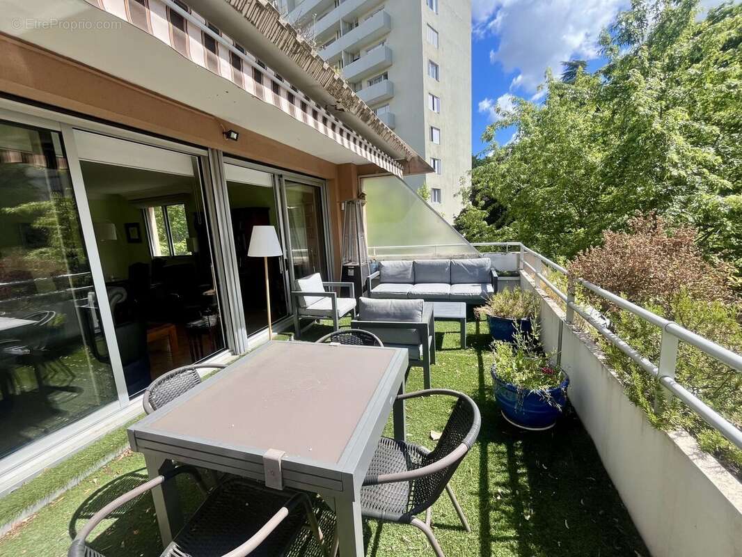 TERRASSE 17m² - Appartement à SAINT-ETIENNE