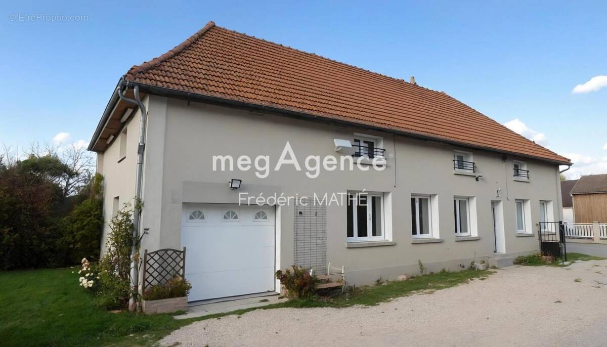 Maison à DOMMARTIN-LETTREE