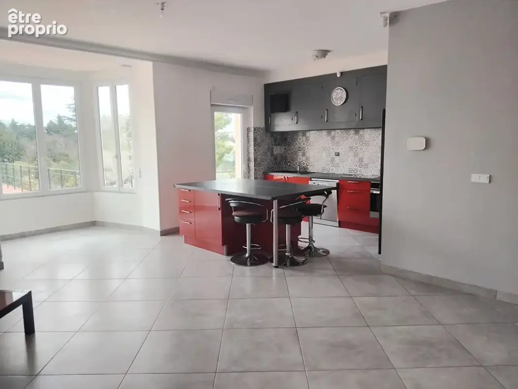 A vendre maison 8 pièces avec jardin, terrasse et vaste garage. - photo 3
