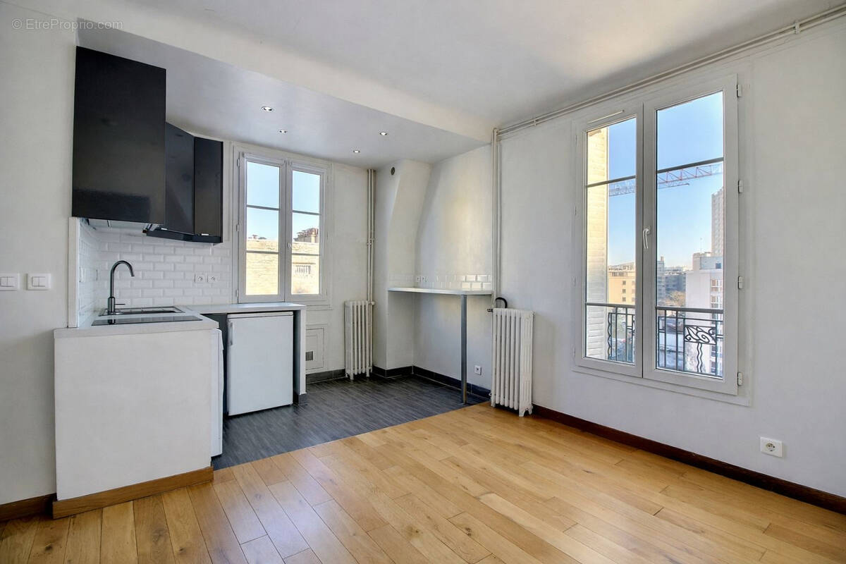 Appartement à PARIS-14E