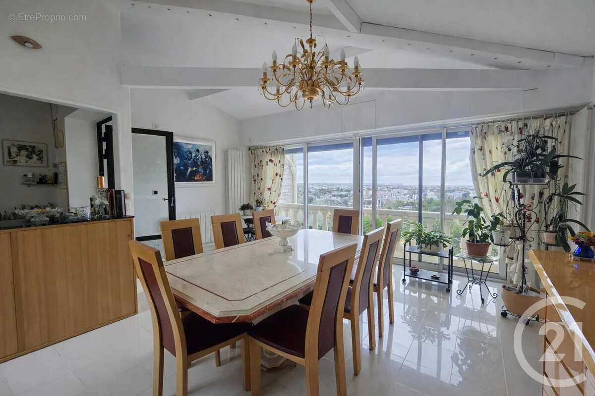 Maison à CHENNEVIERES-SUR-MARNE