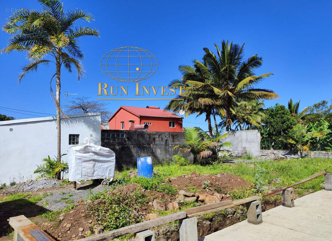 Photo 1 - Terrain à SAINT-BENOIT