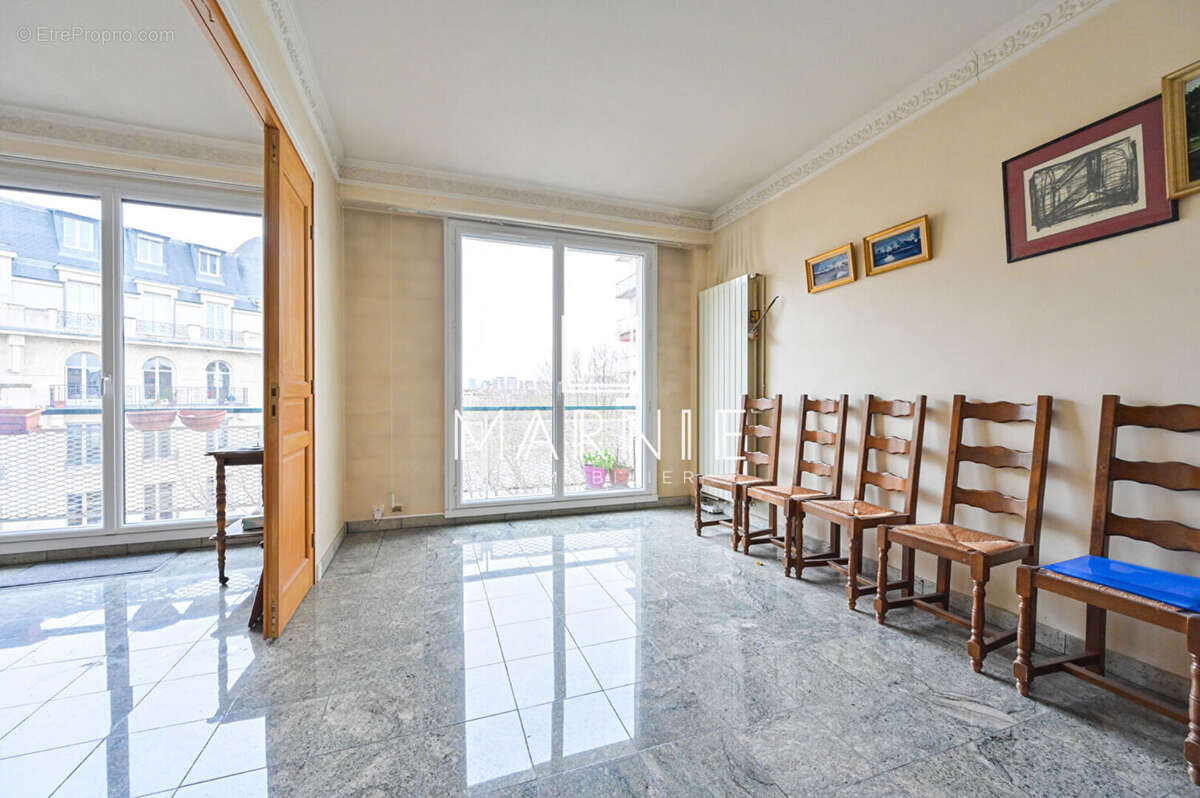 Appartement à PARIS-16E