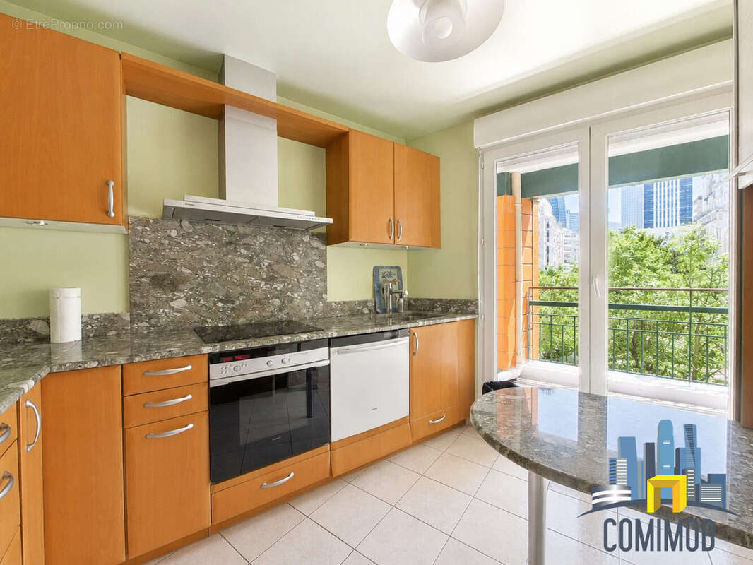Appartement à COURBEVOIE