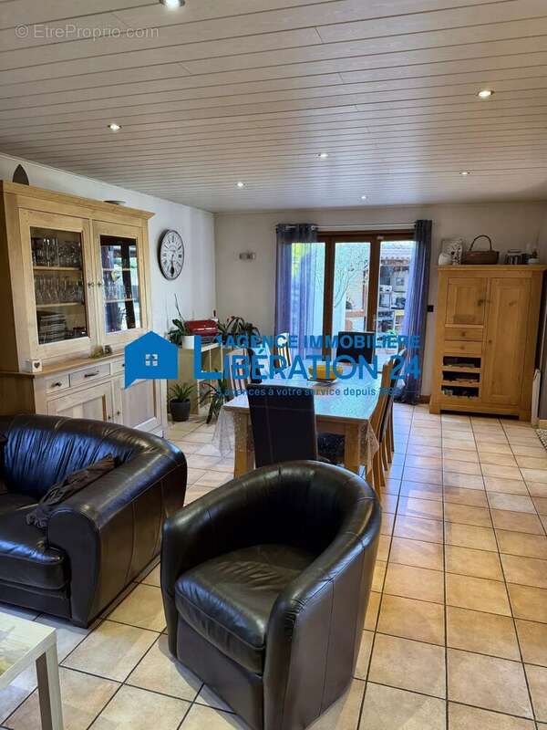 Maison familiale de 198 m2 au calme avec beau  terrain plat – Secteur prisé de La Chapelle-d’Aurec - photo 5