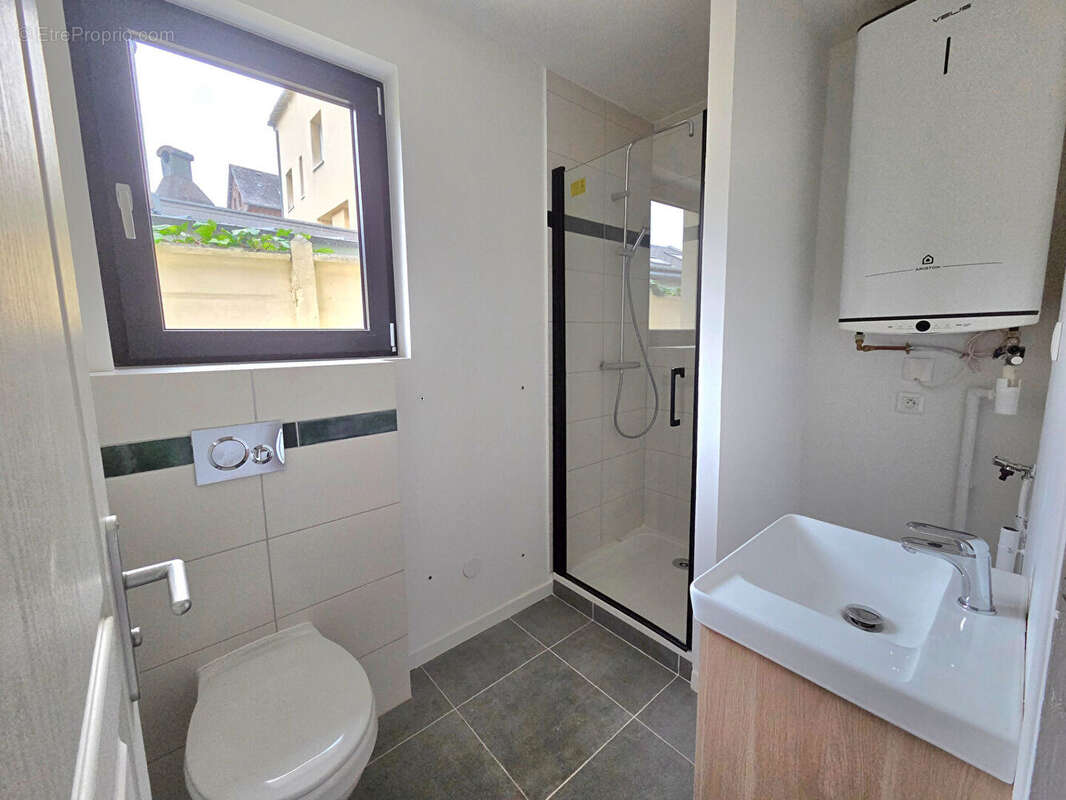 Appartement à BOURG-ACHARD