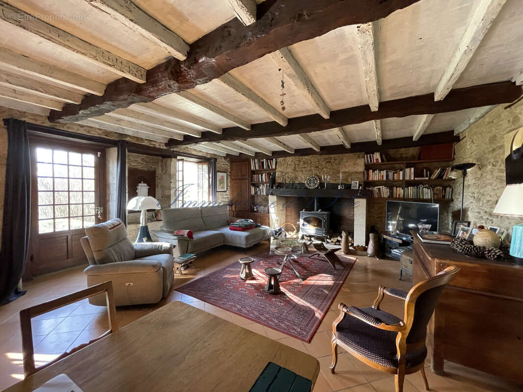 Maison à COULAURES