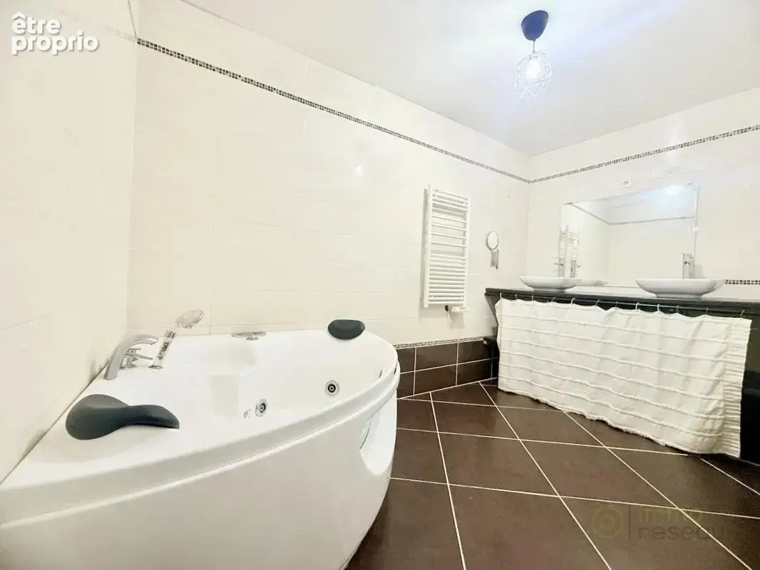 Maison 4 pièces 115 m² à vendre à Chanas (38150) - photo 5