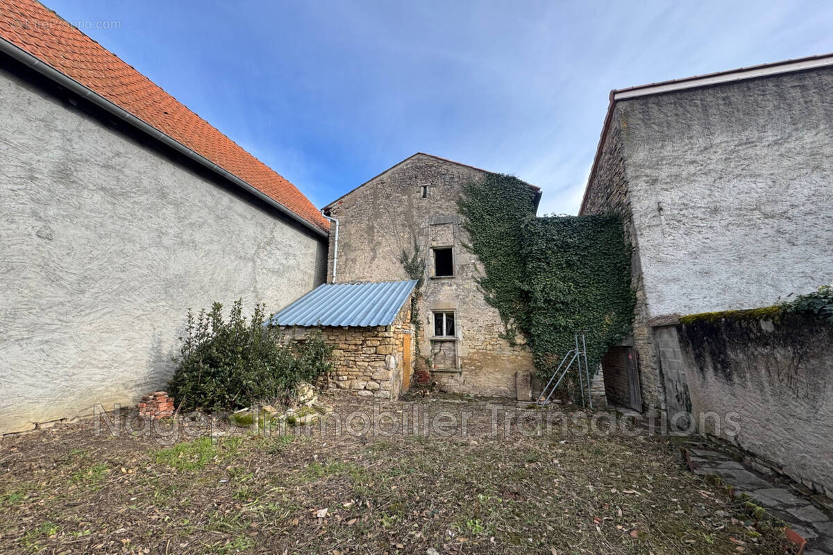 Maison à AIGUEPERSE