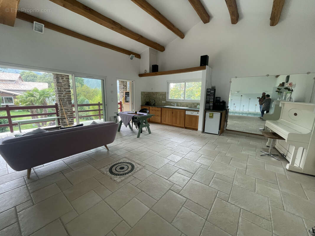 Propriété avec 2 habitations sur 4623 m2 de terrain avec piscine - photo 5