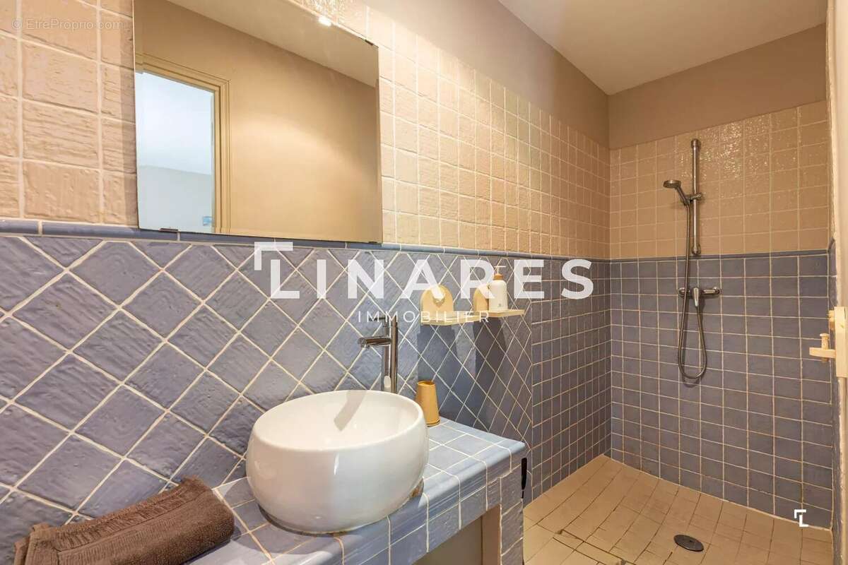 LE DOMAINE PROVENÇAL - Villa T6 de 287m² dont deux dépendances de 26m² - Piscine - Terrain de 6900m²  - 13011 EOURES - photo 21