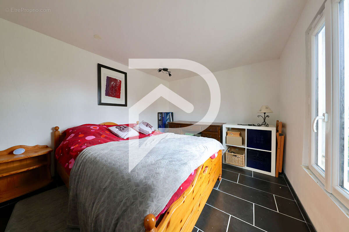 Maison à LE COUDRAY-MONTCEAUX