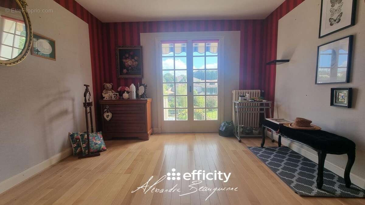 Maison à CHEF-BOUTONNE