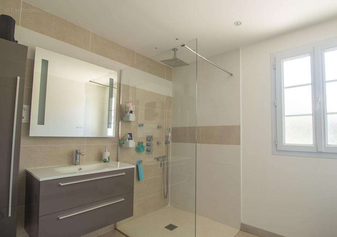 Maison à LONGUE-JUMELLES