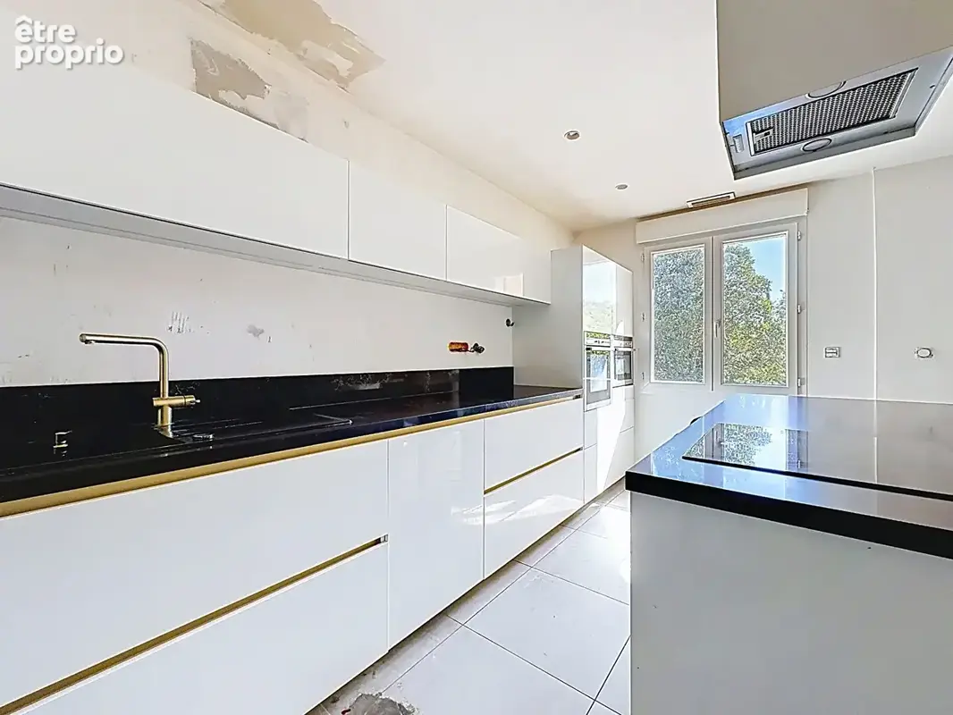 Maison Vedène - Grande propriété 355 m² - 7 chambres, piscine et fort potentiel - photo 7