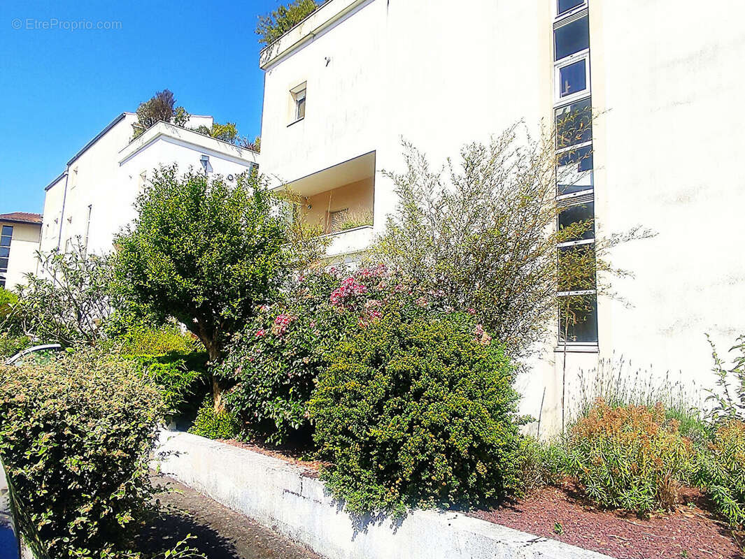 A VENDRE - LA ROCHELLE - Appartement 2 pièces - Terrasse - Parking - Cave - photo 9