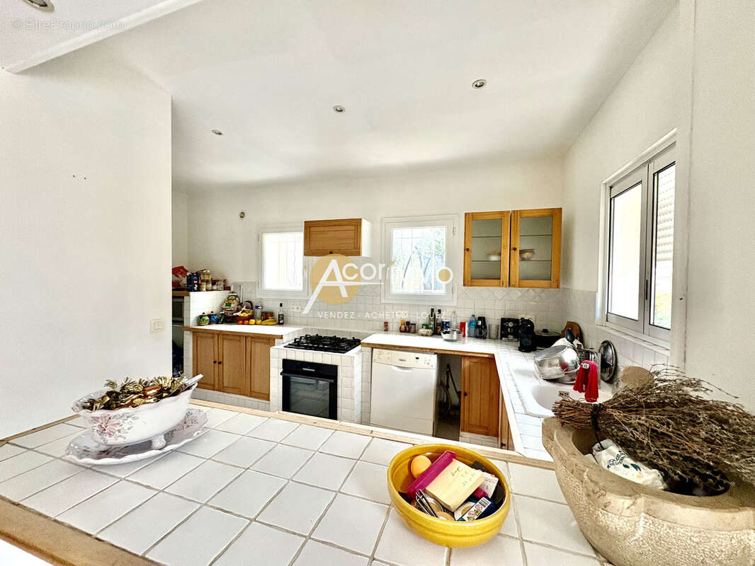 JANAS, très jolie propriété sur un terrain de 1100m2 villa+ dépendance de type 2+ piscine - photo 6