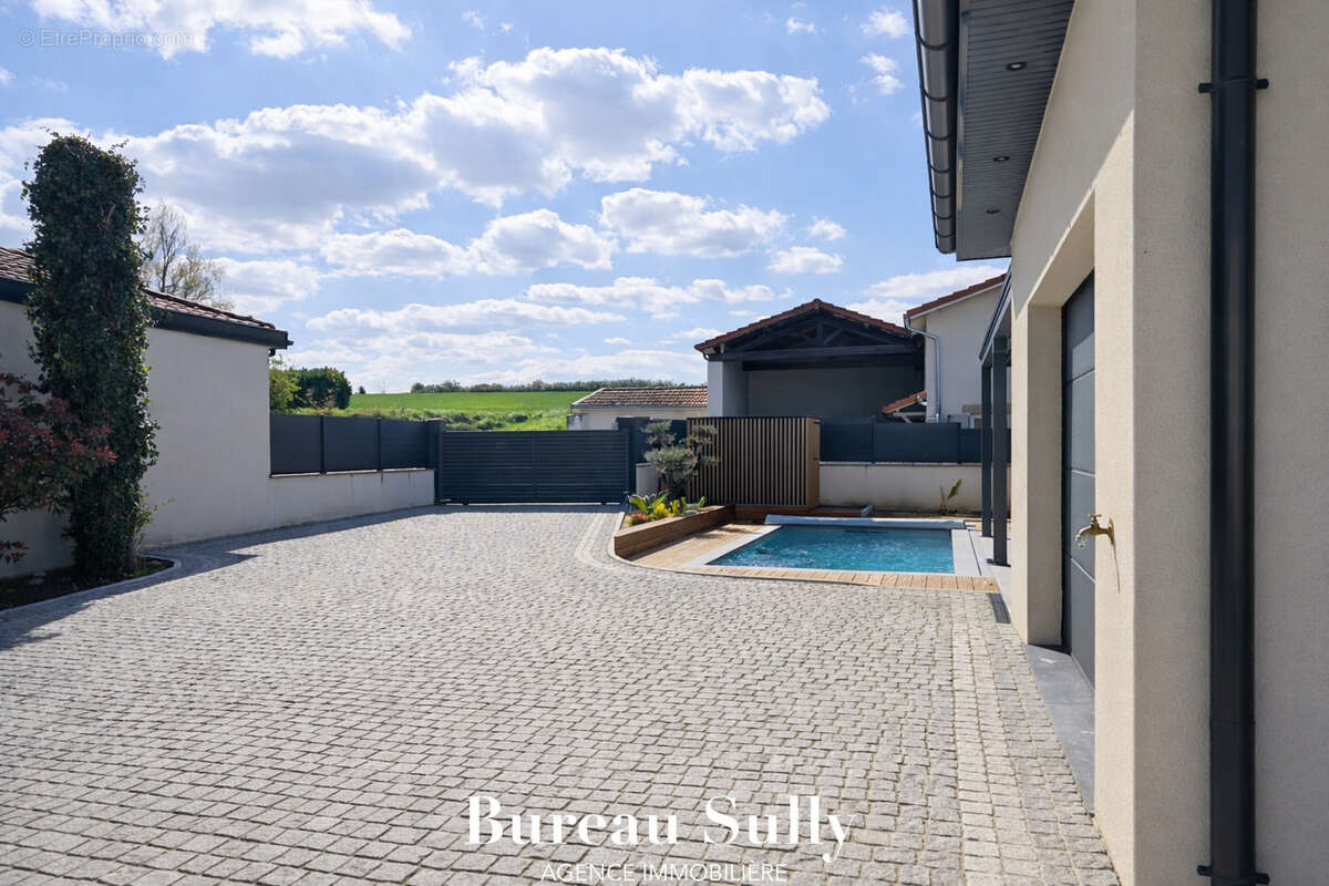 Maison à REVENTIN-VAUGRIS