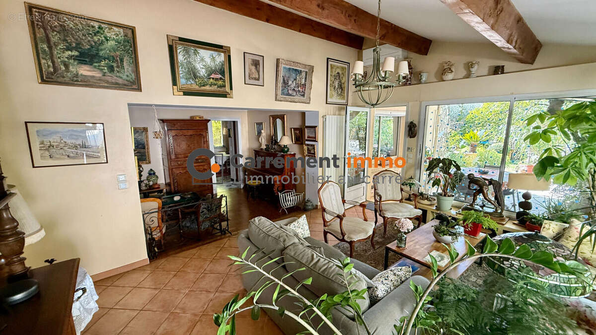 Maison à SAINT-CLEMENT-DE-RIVIERE