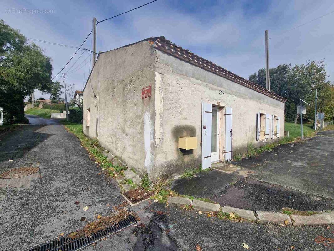 Maison à SAINT-MARTIN-LACAUSSADE