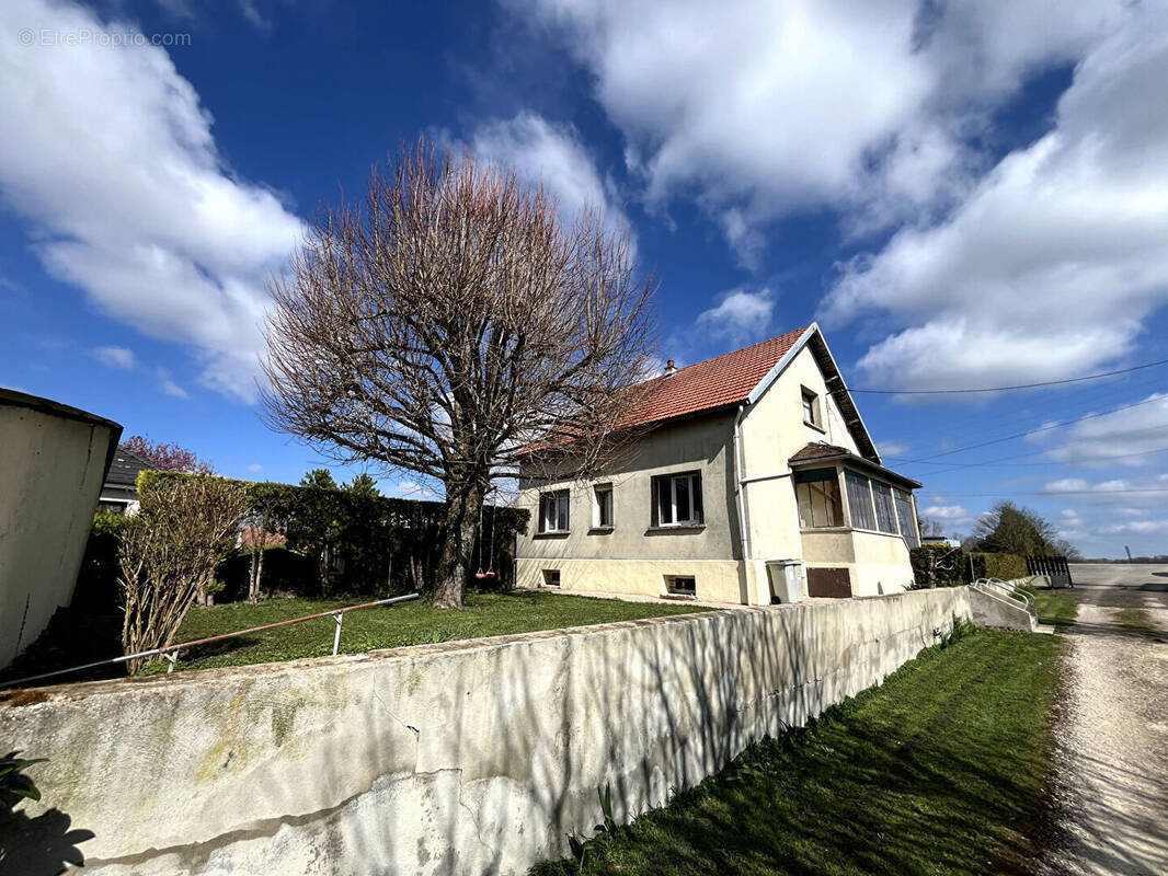 Maison à NEUILLY-LES-DIJON