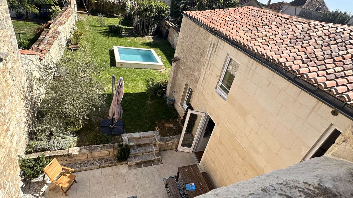 Maison à SAINT-JEAN-D'ANGELY