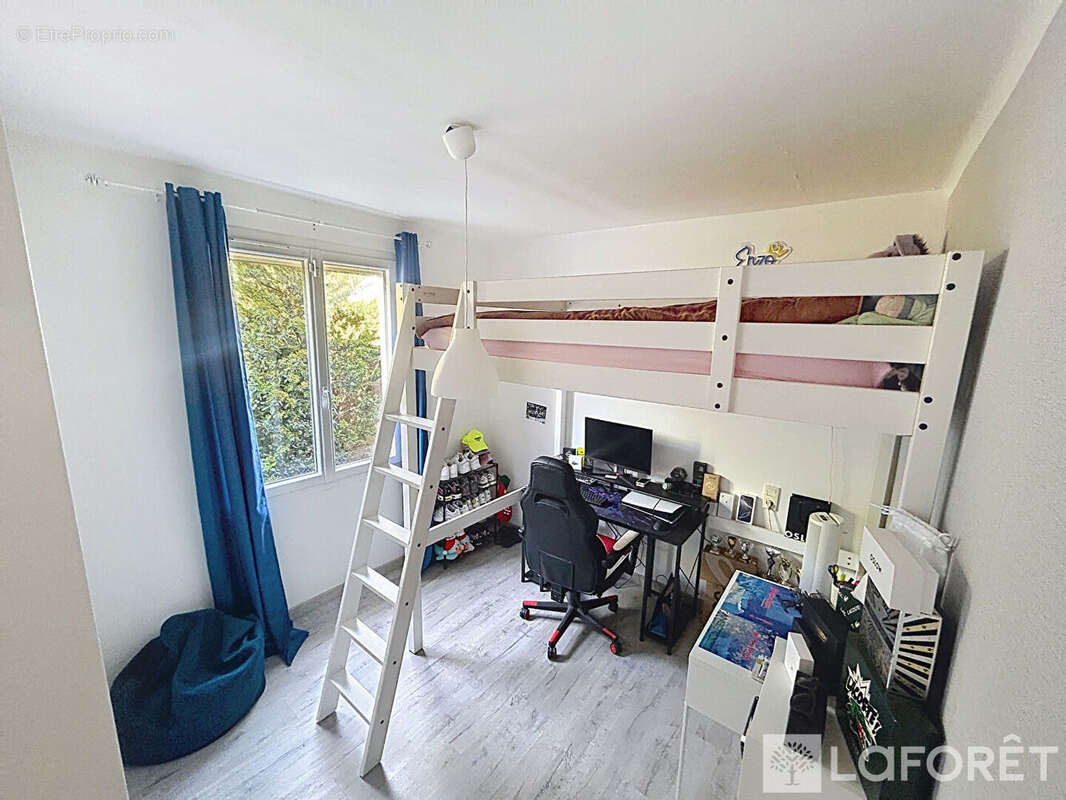 Maison à UCHAUX