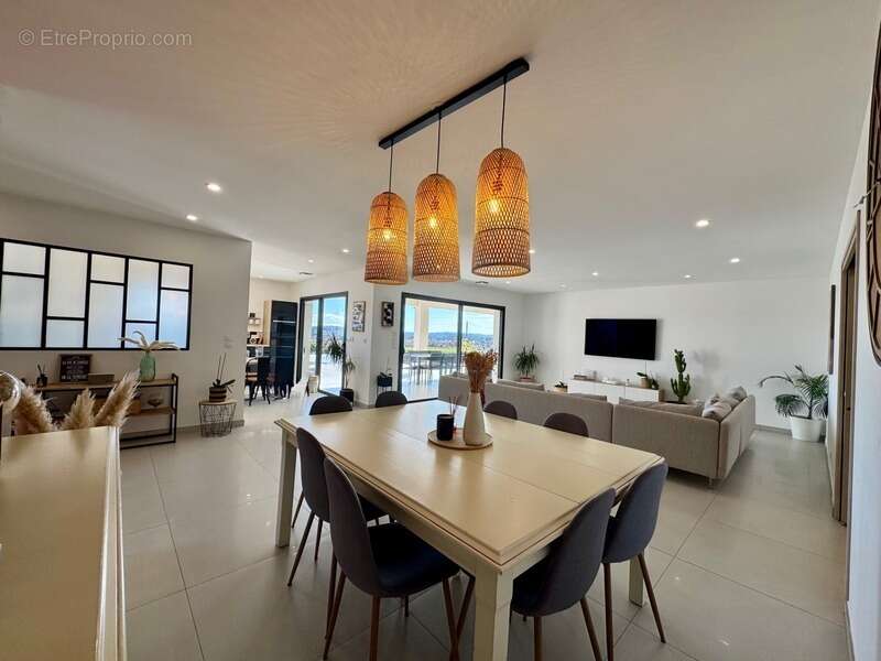 Maison à RIBAUTE-LES-TAVERNES