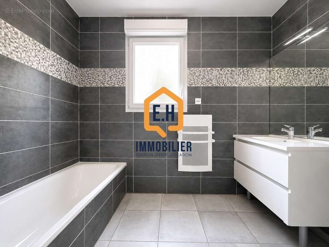 Appartement à BORMES-LES-MIMOSAS