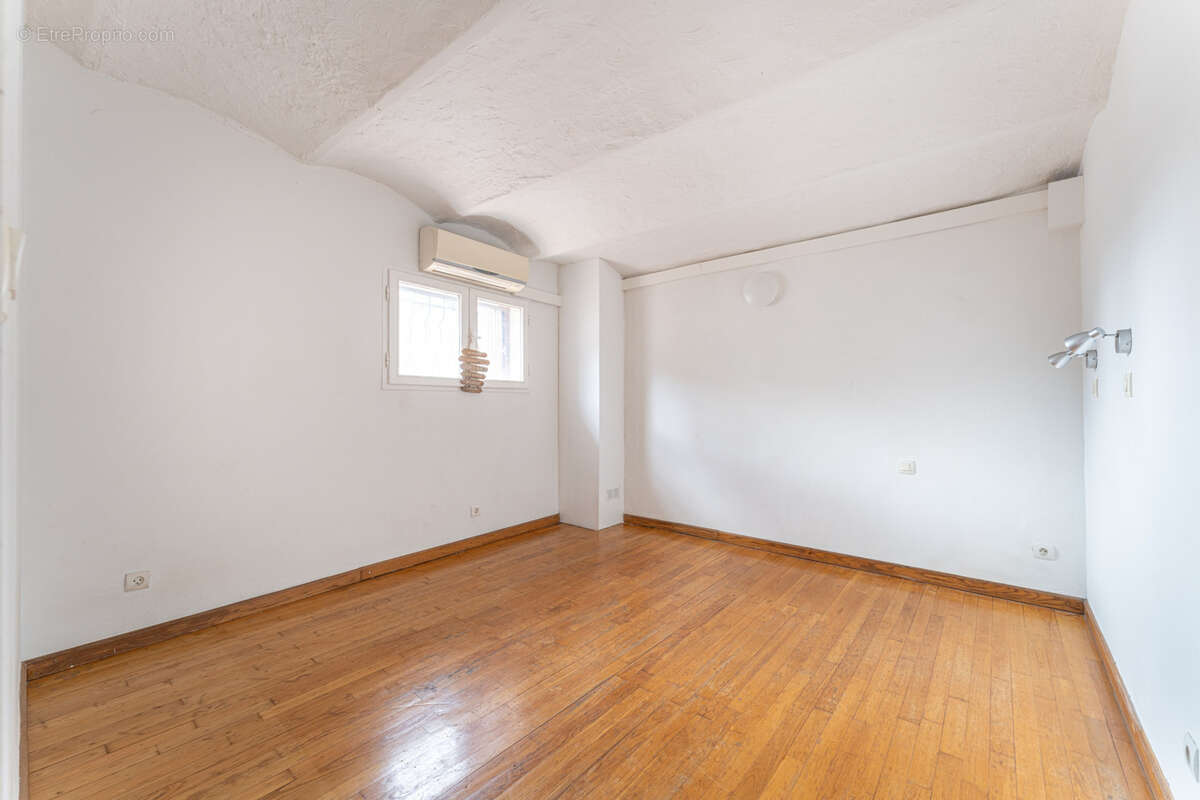 Appartement à MARSEILLE-4E